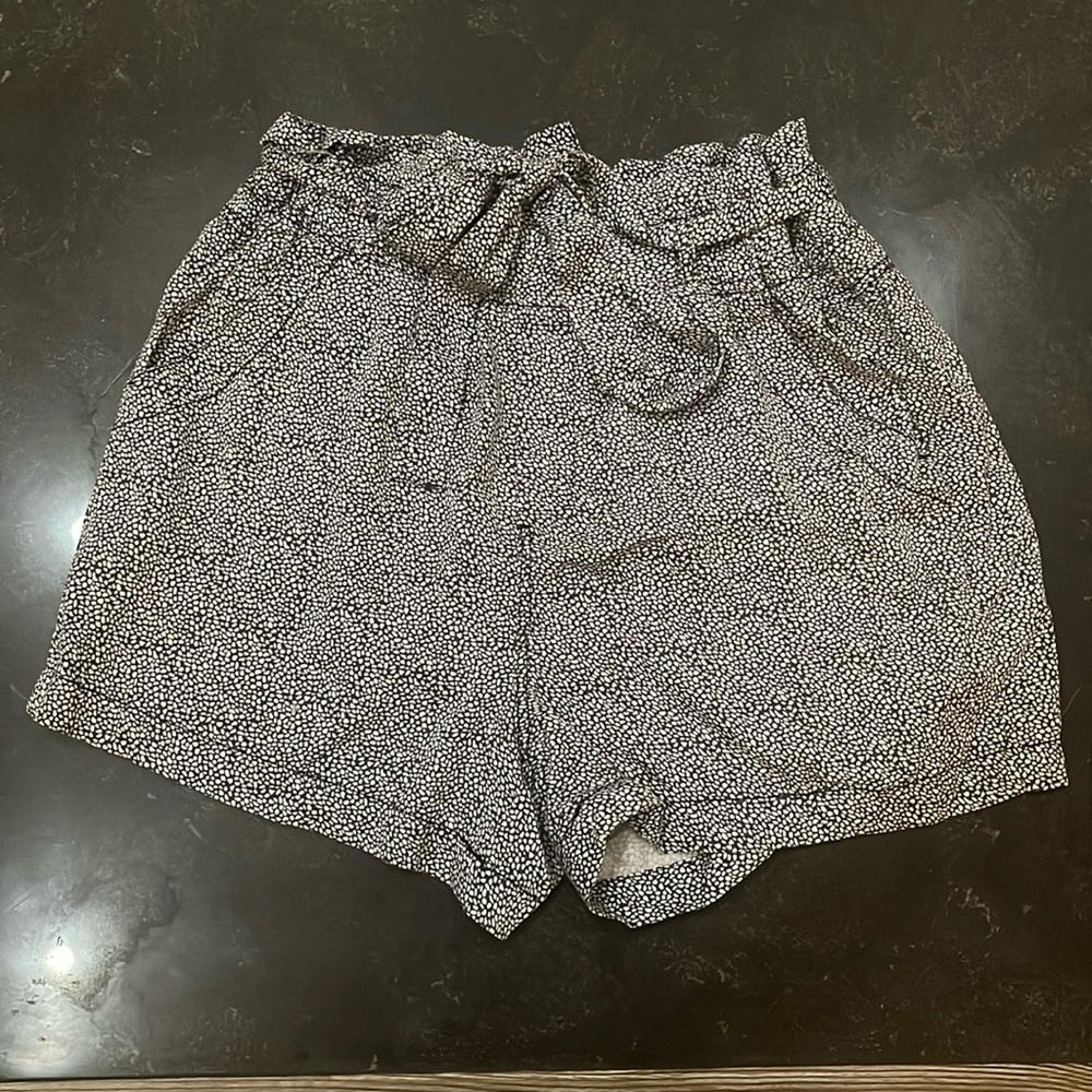cute skort from dry goods! (skirt- short) never worn!